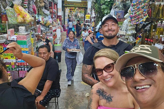 gamarra-bizzare-tour-coca-leaf-reading-with-a-local-shaman