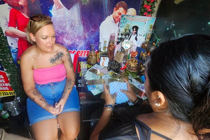 gamarra-bizzare-tour-coca-leaf-reading-with-a-local-shaman