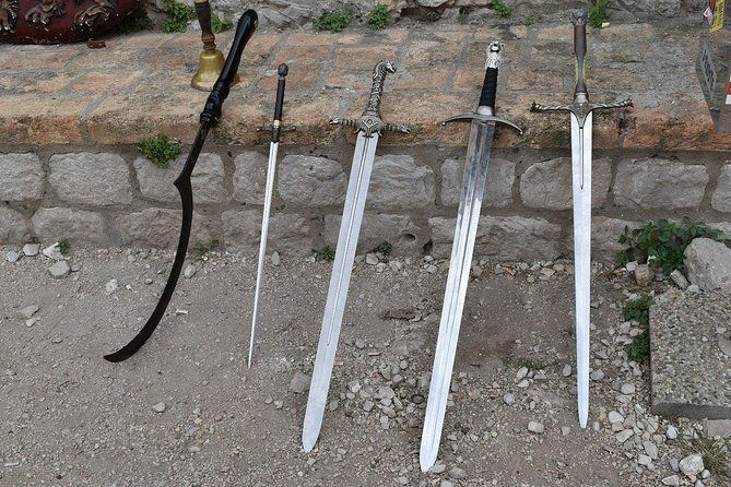 game-of-thrones-extended-tour-with-swords-and-props