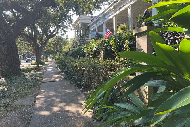 garden-district-architecture-walking-tour-in-new-orleans