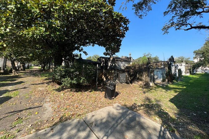 garden-district-architecture-walking-tour-in-new-orleans