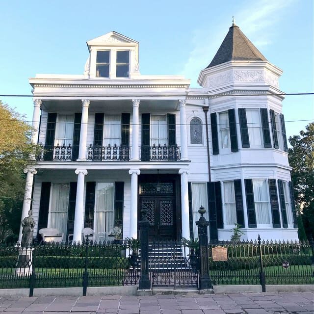Garden District Walking Tour - The Experience: Walking Through History and Elegance