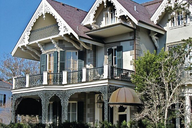 garden-district-walking-tour-of-new-orleans