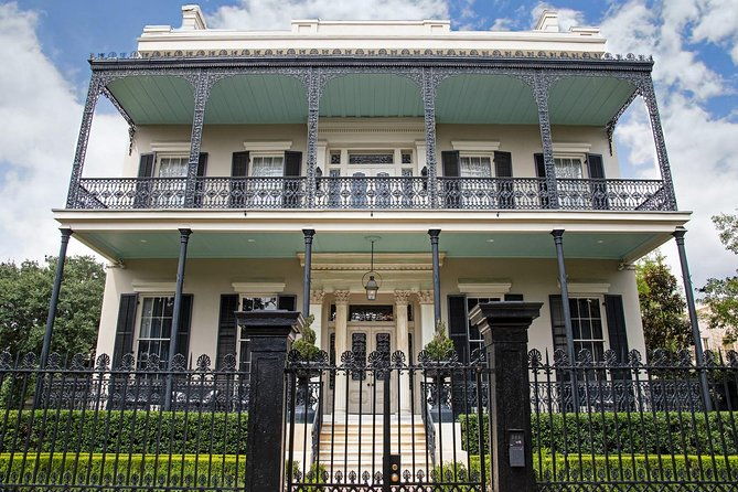 garden-district-walking-tour-of-new-orleans