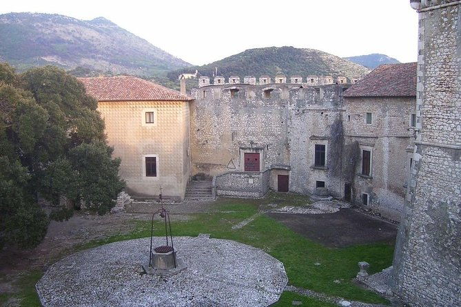 garden-of-ninfa-and-sermoneta-day-trip-from-rome-with-lunch