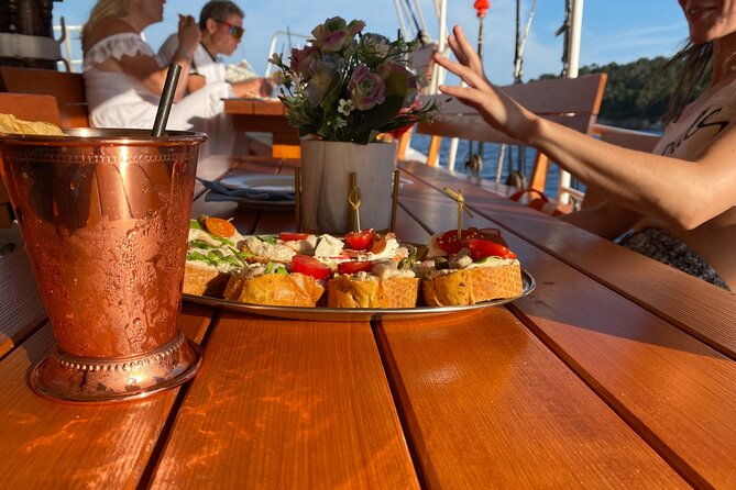 gastro-cruise-cruise-around-dubrovnik-old-town-with-lunch