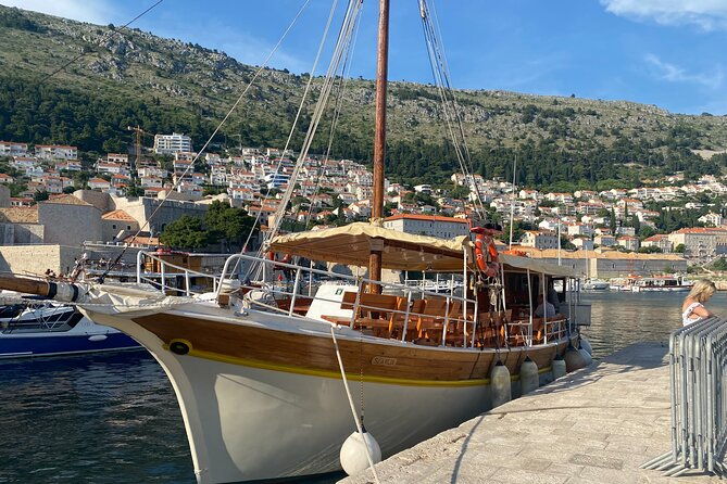 gastro-cruise-dinner-and-boat-ride-around-dubrovnik-old-town