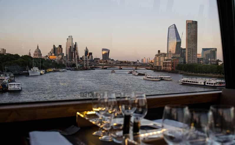 gastronomic-6-course-fine-dining-dinner-on-luxury-london-bus