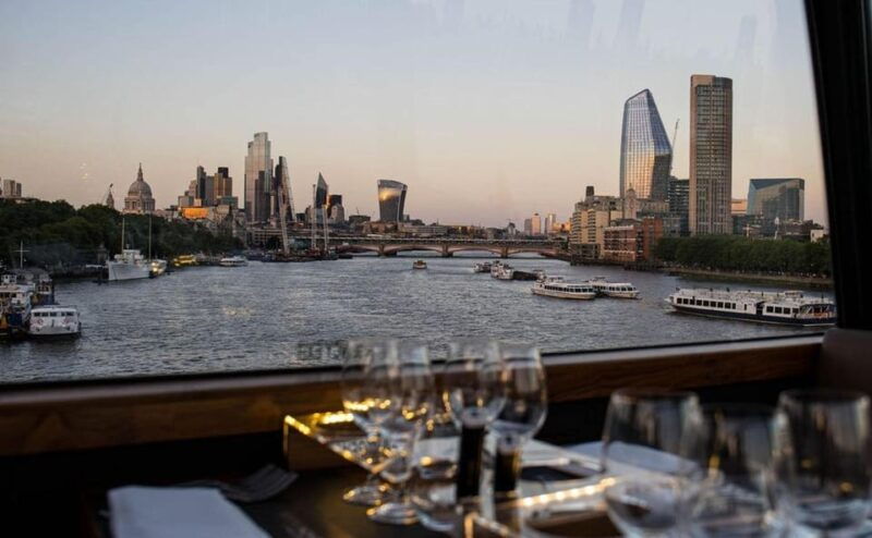 gastronomic-6-course-fine-dining-dinner-on-luxury-london-bus