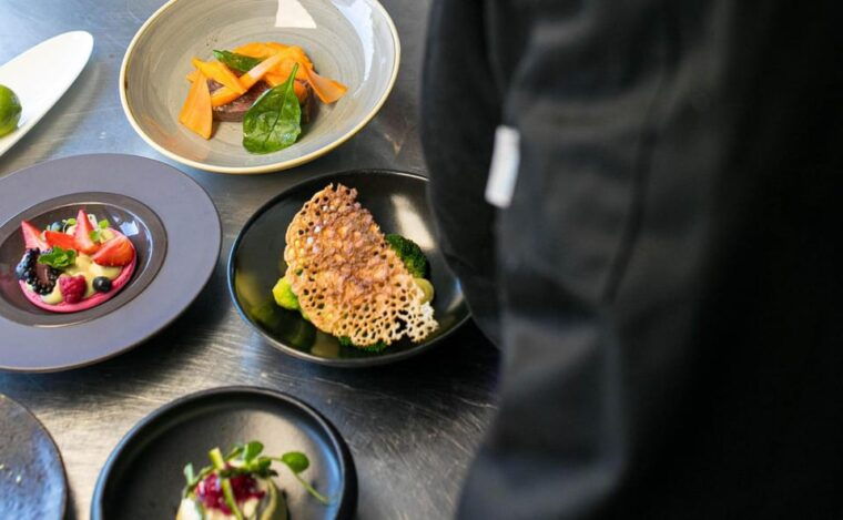 gastronomic-6-course-fine-dining-dinner-on-luxury-london-bus