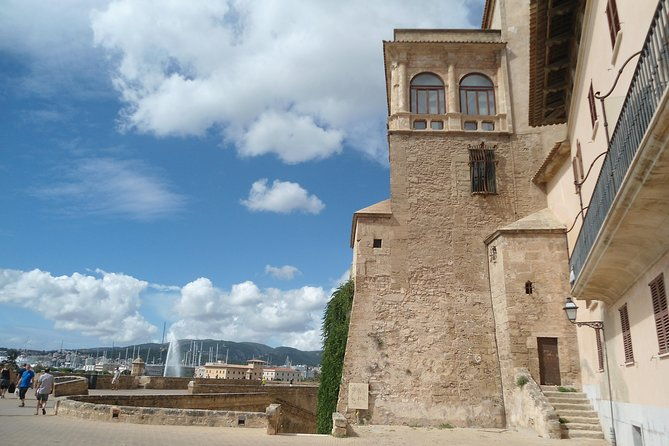 gaudi-and-modernist-art-guided-tour-in-palma-de-mallorca