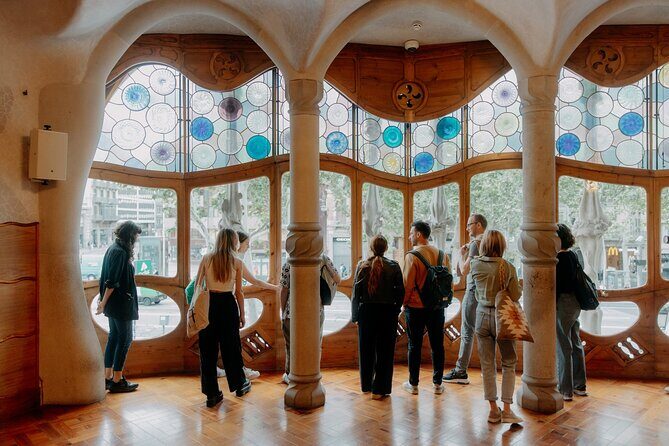 Gaudi Casa Batlló Pre Opening Tour &Skip-the-Line Sagrada Familia - Strolling Passeig de Gràcia