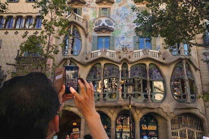 gaudi-houses-private-tour-la-pedrera-casa-vicens-skip-the-line