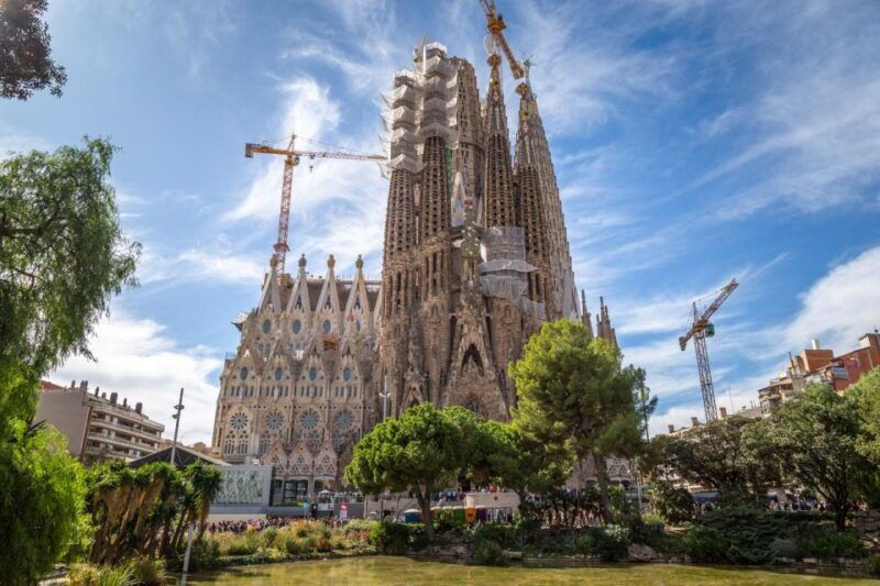 gaudi-private-tour-must-see-sites-hidden-modernism-gems