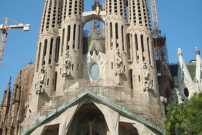 gaudi-private-tour-with-sagrada-familia-park-guell-in-barcelona