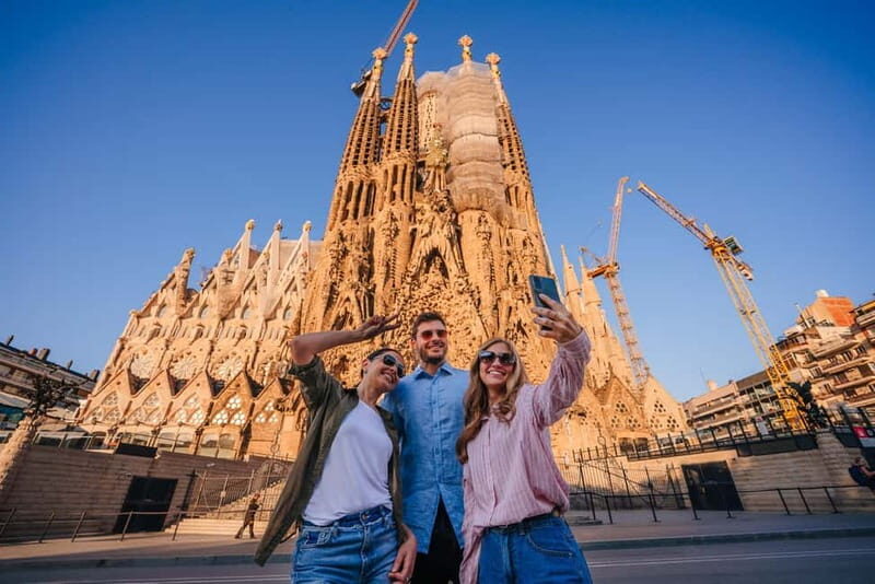 Gaudí's Artworks: Pedrera & Sagrada Família exclusive Tour - An In-Depth Look at the Gaudí Artworks Tour
