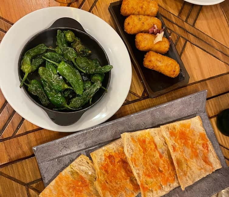 Gaudís Barcelona: Architecture & Tasty Tap with Drink - Key Points