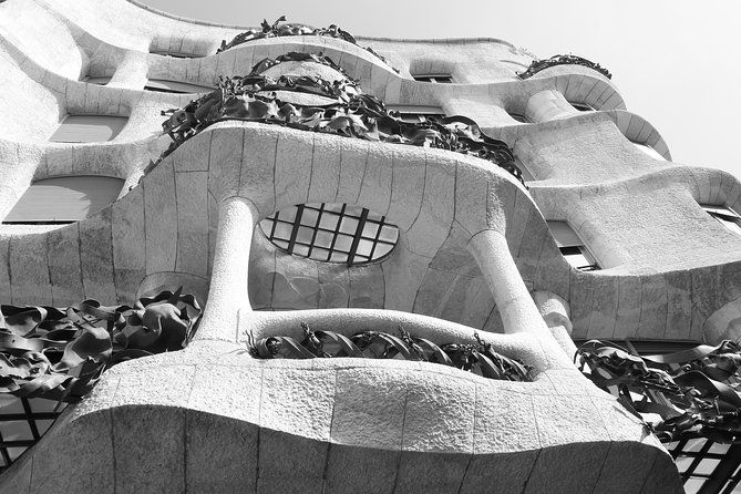 gaudis-casa-batllo-and-la-pedrera-with-chocolate-tasting