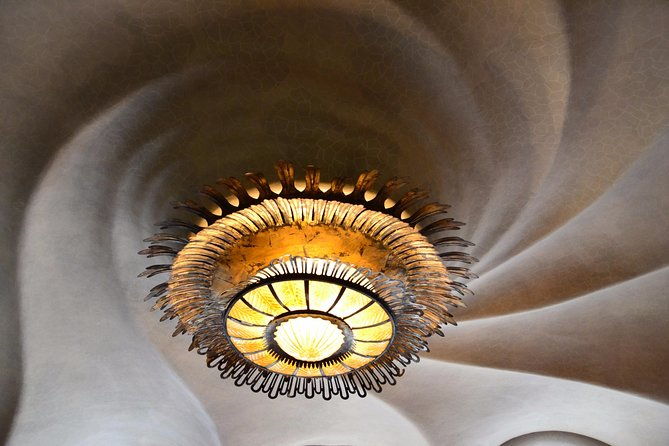 gaudis-casa-batllo-and-la-pedrera-with-chocolate-tasting
