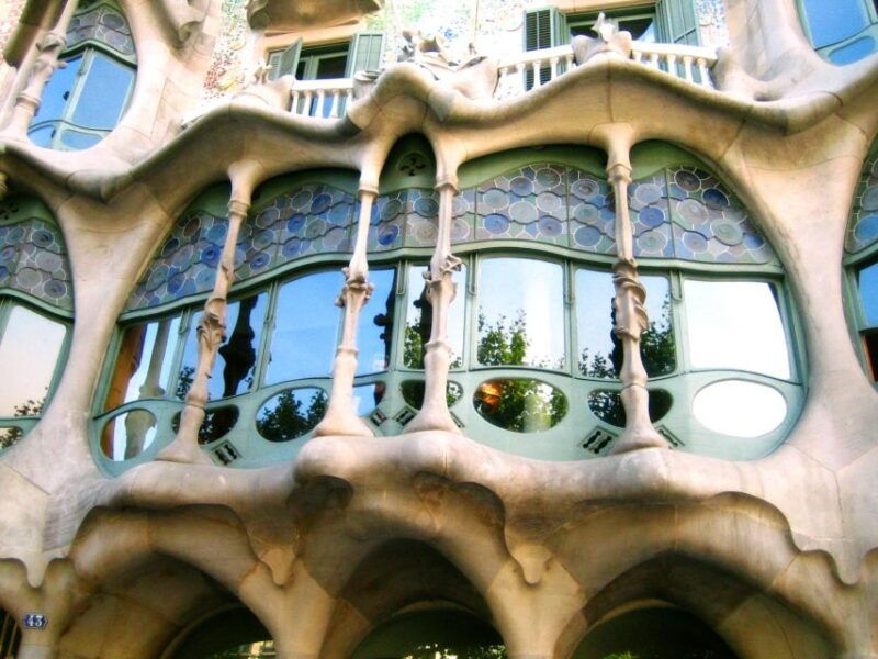 gaudis-legacy-exclusive-tour-to-park-guell-and-casa-batllo