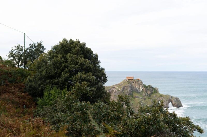 gaztelugatxe-and-gernika-tour-from-san-sebastian