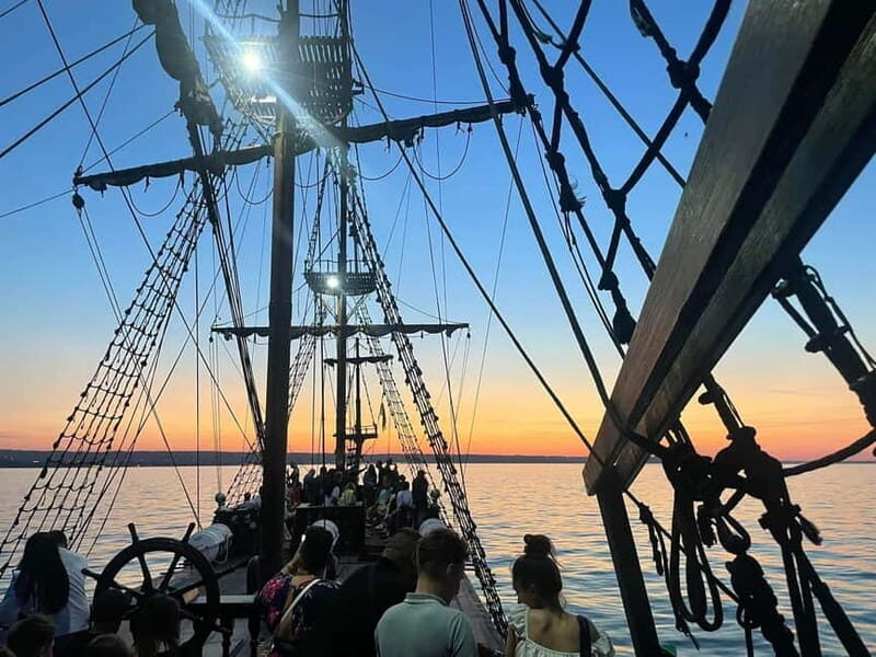 Gdansk: 8:30PM Evening Cruise With Live Music on Black Pearl - Key Points