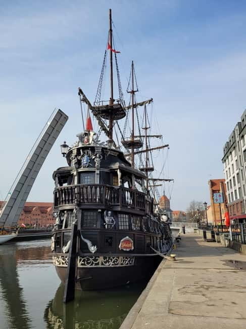 Gdansk: 8:30PM Evening Cruise With Live Music on Black Pearl - An Overview of the Gdansk Evening Cruise