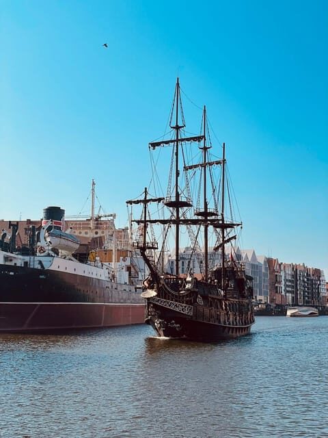 Gdansk: 8:30PM Evening Cruise With Live Music on Black Pearl - Practical Details and Tips
