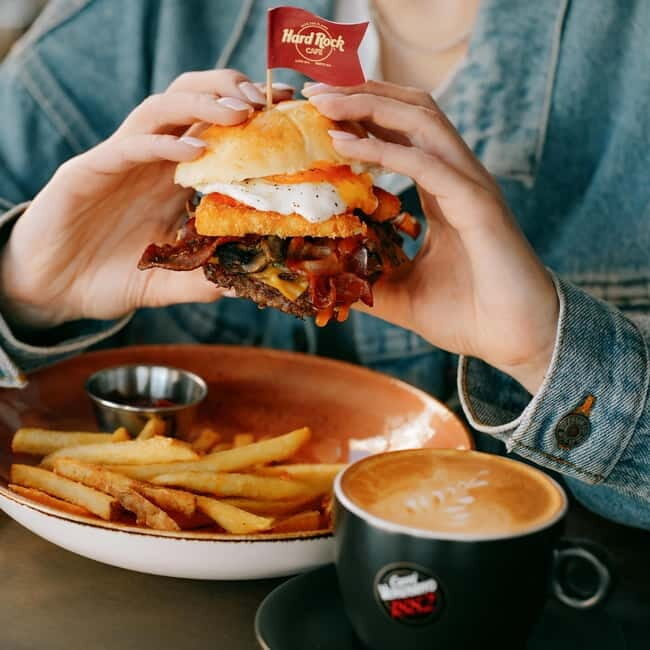 Gdansk: Hard Rock Cafe Breakfast - Key Points