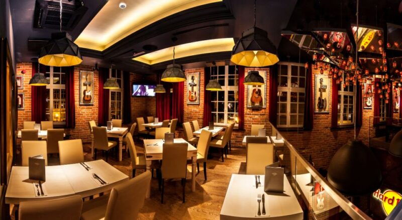 gdansk-legendary-burger-and-zywiec-beer-at-hard-rock-cafe
