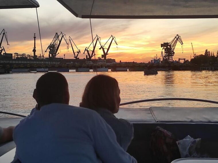 gdansk-motlawa-river-eco-cruise-at-sunset-with-prosecco