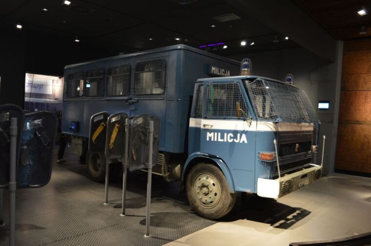 gdansk-private-communism-tour-with-solidarity-center-museum