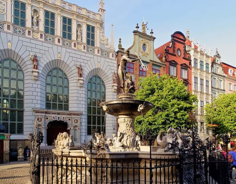Gdansk: Private Old Town Guided Walking Tour - The Sum Up