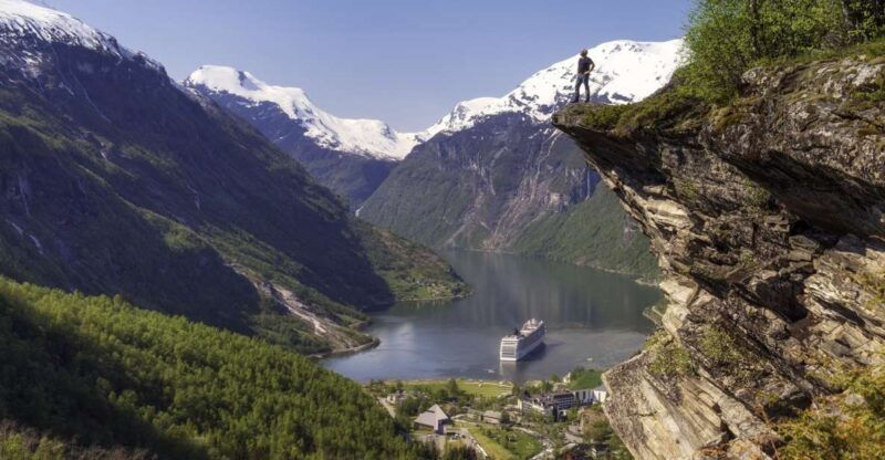 geiranger-bus-tour-with-multilingual-audio-guide