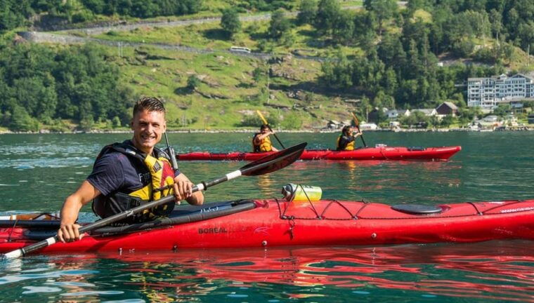 geiranger-kayak-tour-with-guide