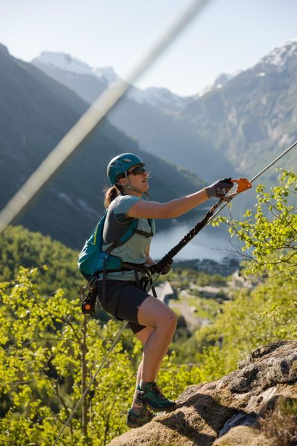 geiranger-rappelling-tour-with-epic-view