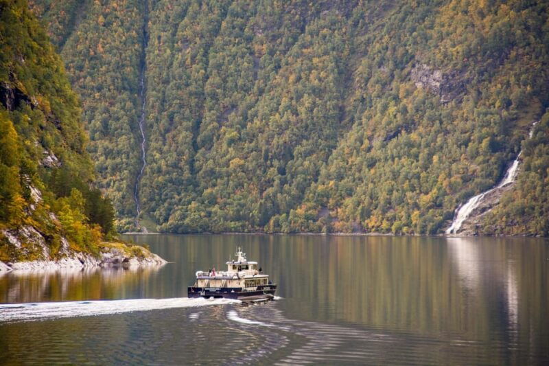 geirangerfjord-sightseeing-boat-with-audio-guide