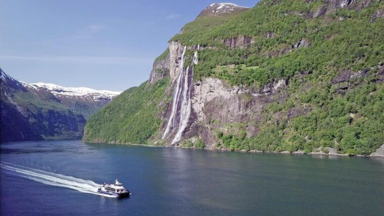 geirangerfjord-sightseeing-boat-with-audio-guide