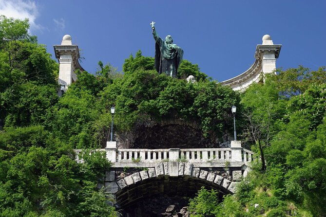 gellerthegy-hill-walk-the-jade-stone-of-budapest