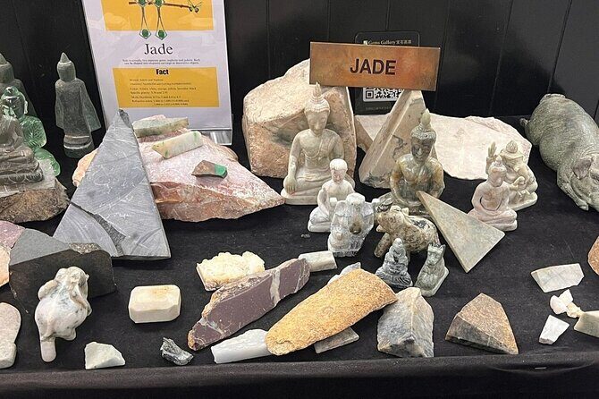 Gems Gallery Chiang Mai with Round Trip Hotel Transfers - Why Choose This Tour?