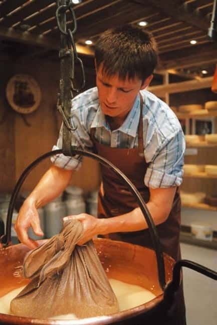 Geneva: Gruyères Tour with Chocolate, Cheese & Golden Train - What Sets This Tour Apart?