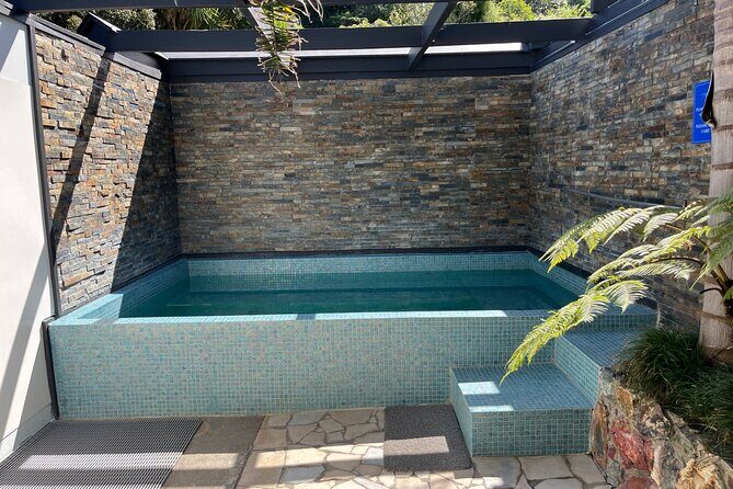 Geothermal Mineral Bathing Hot Pool Experience - Key Points