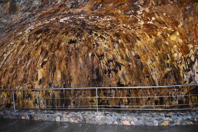 geotour-terceira-island-explore-the-caves