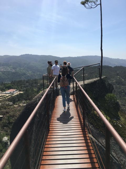 geres-national-park-waterfalls-and-wolf-village-in-4x4