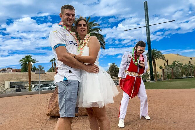 get-married-elvis-wedding-las-vegas-sign-photography-2