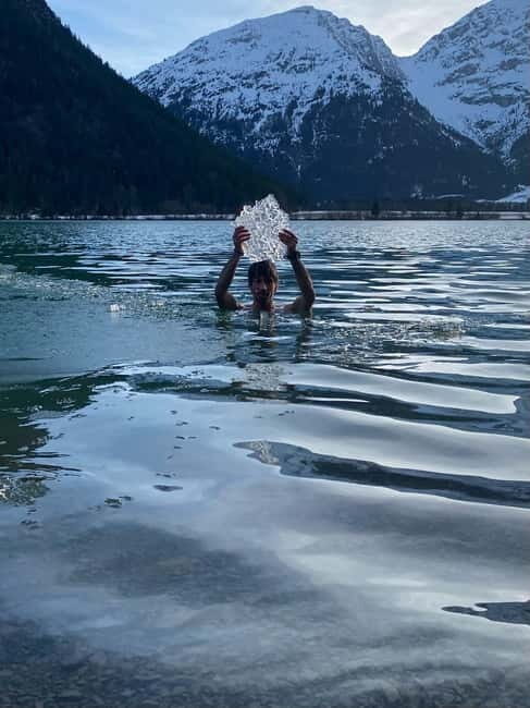 Get the cool Kick: Ice bathing in the mountain lake - Key Points