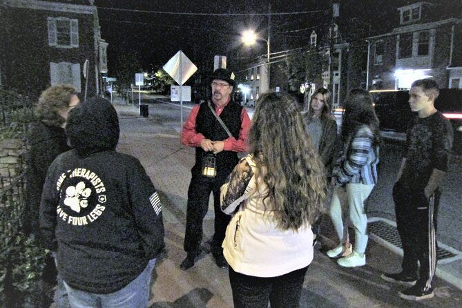 gettysburg-ghost-hunt-tour-with-ghost-hunting-equipment