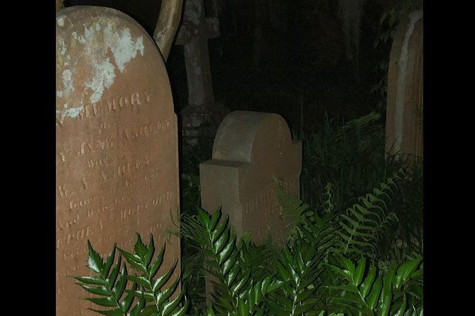 ghosts-of-charleston-night-time-walking-tour-with-unitarian-church-graveyard