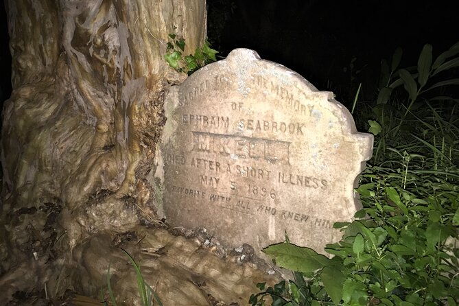 ghosts-of-charleston-night-time-walking-tour-with-unitarian-church-graveyard