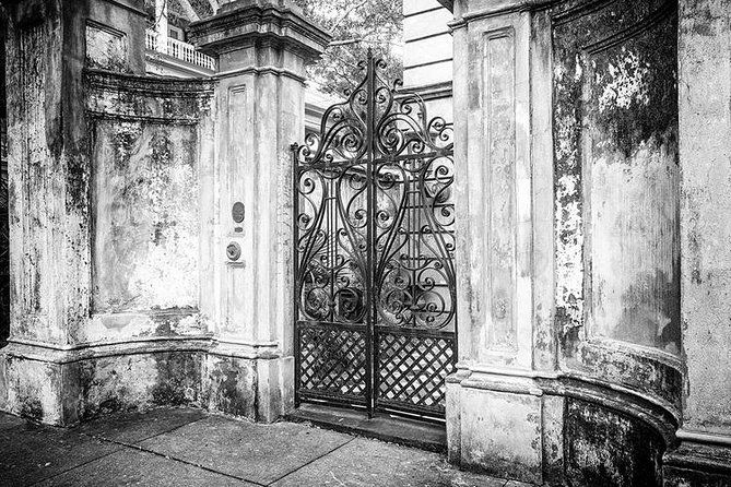 ghosts-of-charleston-night-time-walking-tour-with-unitarian-church-graveyard